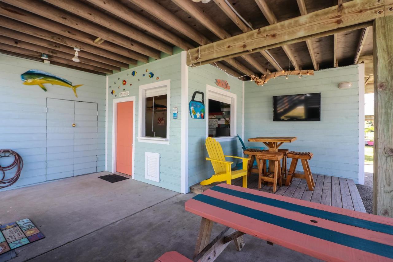 One-Of-A-Kind Beach Home With Lounge Bar Game Room Галвестон Экстерьер фото